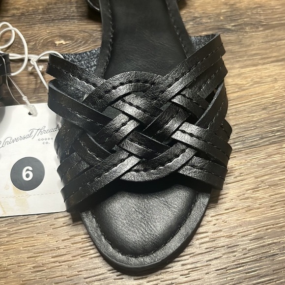 NWT Universal Threads Black Crisscross Sandals Size 6 - Picture 2 of 5